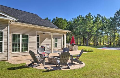 Hopkins Casa | Bright Hopkins Home with Game Room and Fire Pit!