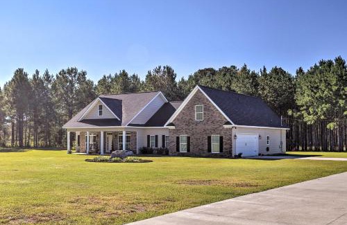 Hopkins Casa | Bright Hopkins Home with Game Room and Fire Pit!