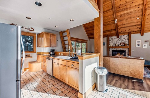 Keystone Casa | Bright Keystone Getaway w/ Loft, Near Ski Lifts