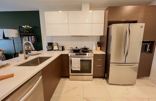 Cote-Des-Neiges—Notre-Dame-De-Grace Apartamento | Bright! King bed *private office*terrace*gym*