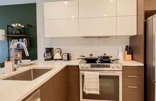 Cote-Des-Neiges—Notre-Dame-De-Grace Apartamento | Bright! King bed *private office*terrace*gym*