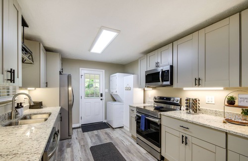 Knoxville Casa | Bright Knoxville Vacation Rental w/ Large Backyard