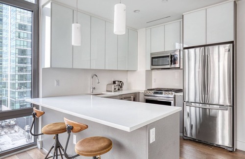 Hunters Point Apartamento | Bright LIC 1BR w/ Gym, Doorman, Elevator & Private Balcony, by Blueground