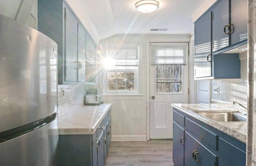 Swampscott Apartamento | Bright living; Walk to everything