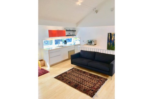 Harrison/Denny-Blaine Casa | Bright Madison Valley Guest House
