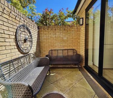 Cambridge Casa | Bright Mews House with Garage in Heart of Cambridge