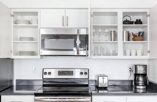 Milpitas Apartamento | Bright Milpitas 1BR w/ W/D, Gym, Pool + Spa, near freeways, by Blueground