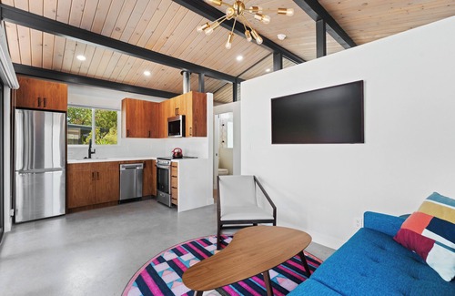Claremont Cabaña | Bright, Modern 1BR ADU in Claremont with Seamless Indoor-Outdoor Living