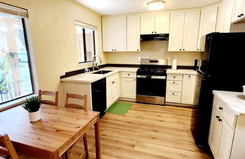 The Villas Apartamento | Modern 2BR Escape near Santana Row – Heart of Silicon Valley