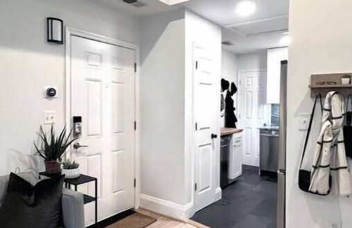 H Street Corridor Casa | Bright & Modern 3BD/3BA Rowhouse in Capitol Hill - Free Parking for 2 Vehicles