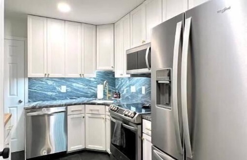 H Street Corridor Casa | Bright & Modern 3BD/3BA Rowhouse in Capitol Hill - Free Parking for 2 Vehicles