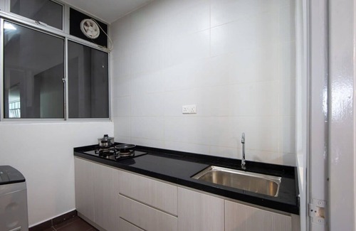 Central District Apartamento | Bright & Modern 3BR Suite, Free Parking