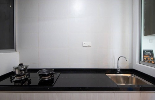 Central District Apartamento | Bright & Modern 3BR Suite, Free Parking