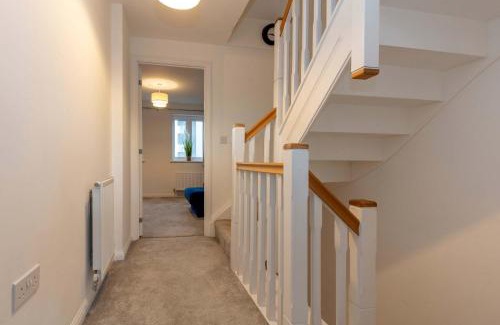 Yeovil Casa | Bright & Modern 4 Bedroom House in Yeovil
