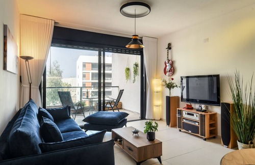Haifa Apartamento | Cozy Nest Apartment with balcony