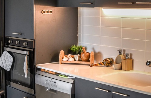 Haifa Apartamento | Cozy Nest Apartment with balcony
