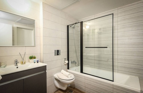 Haifa Apartamento | Cozy Nest Apartment with balcony