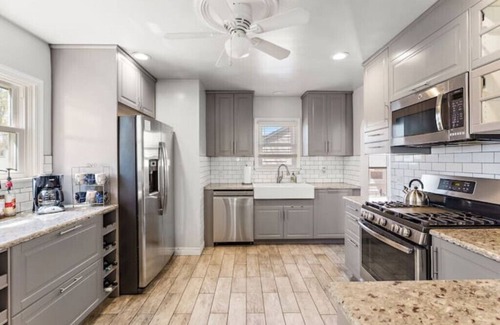 St. Louis Park Casa | Bright & Modern | Centrally Located