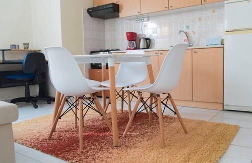 Polichni Apartamento | Bright & Modern GroundFloor Apartment