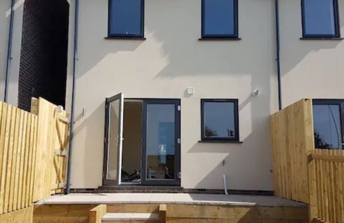 Llanfairfechan Casa | Bright Modern House in North Wales