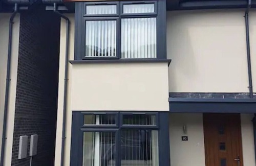 Llanfairfechan Casa | Bright Modern House in North Wales