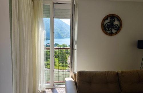 Pluzine Apartamento | Bright Modern Holiday Home With Postcard Lake View