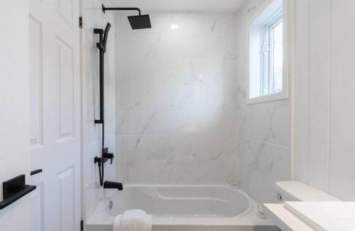 Mont-Tremblant Apartamento | Bright & Modern Lac Tremblant Condo with Views