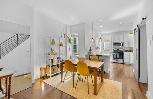 Whitman Casa | Bright & Modern: Minutes to Stadium/ Passyunk/ Airport