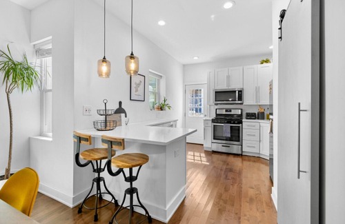 Whitman Casa | Bright & Modern: Minutes to Stadium/ Passyunk/ Airport