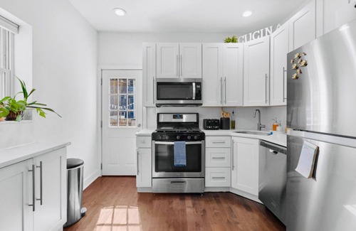 Whitman Casa | Bright & Modern: Minutes to Stadium/ Passyunk/ Airport