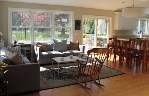 Marion Casa | Bright, modern, quiet Marion guest house walking distance to ocean!