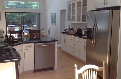 Quogue Casa | Bright Modern Quogue Home - Enjoy the Sun, Pool, Hot Tub, and Yard