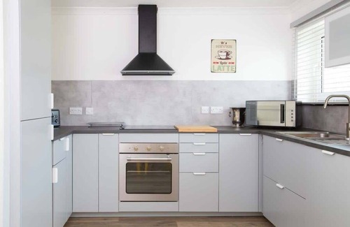 Selsey Casa | Bright & Modern Selsey Seafront Home