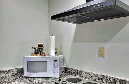 Eagan Casa | Bright modern space close to all the action!