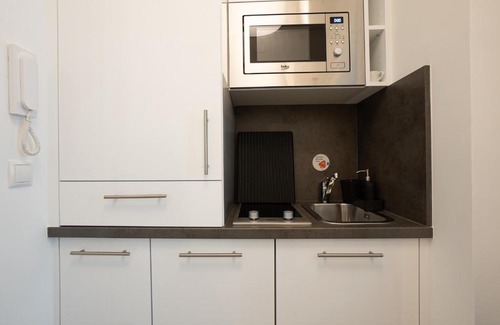 Weißgerber Apartamento | Bright Modern Studio in Center with a Queen Bed