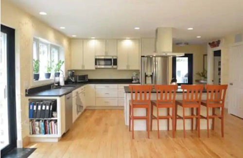 South Burlington Casa | Bright, modern, 4-bedroom south-end home perfect for friends and family