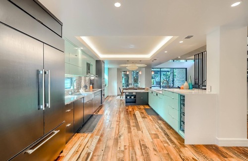 Zilker Villa | Bright Modern Villa with Guest house.