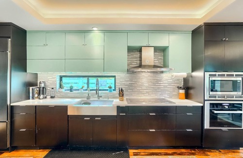 Zilker Villa | Bright Modern Villa with Guest house.