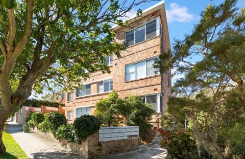 Mosman Apartamento | Bright Mosman Apartment with Onsite Parking