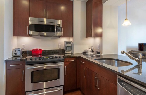 Mount Vernon Triangle Apartamento | Bright Mt. Vernon 1BR w/ Gym, W/D, 2 Pools & Rooftop by Blueground