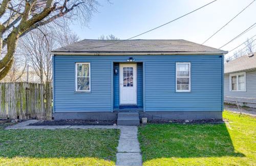 Muncie Casa | Bright Muncie Home with Yard about 2 Mi to Downtown!
