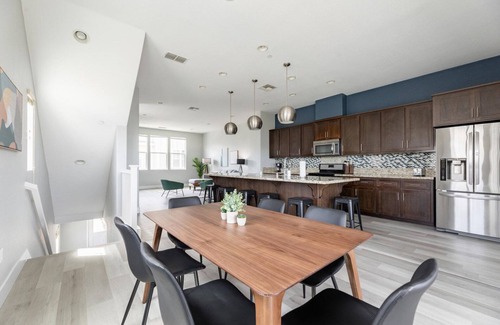 Newark Casa | Bright Newark 4BR w/ Balcony, nr Dining & Trampoline Park, by Blueground
