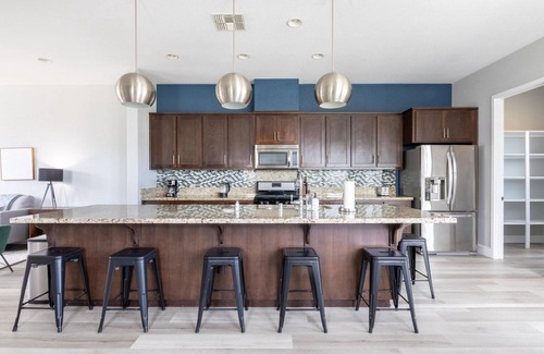 Newark Casa | Bright Newark 4BR w/ Balcony, nr Dining & Trampoline Park, by Blueground