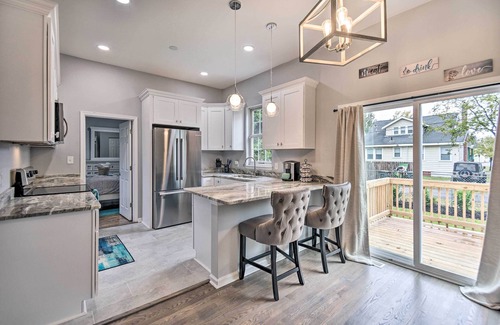 Norfolk Casa | Bright Norfolk Home w/ Deck < 3 Mi to Town!