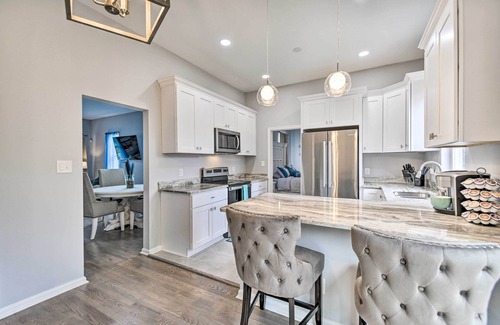 Norfolk Casa | Bright Norfolk Home w/ Deck < 3 Mi to Town!