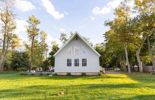 Southold Casa | Bright Oasis in Beautiful North Fork Wine Country