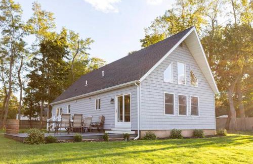 Southold Casa | Bright Oasis in Beautiful North Fork Wine Country