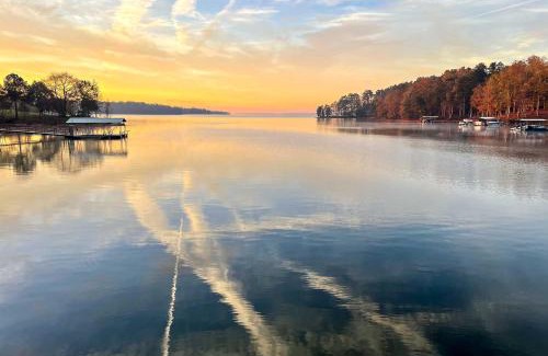Anderson Casa | Bright Oasis on Lake Hartwell with Boat Dock!
