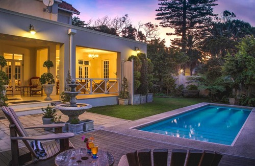 Summerstrand Casa | Bright on 5th Guest house