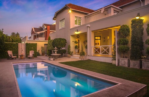 Summerstrand Casa | Bright on 5th Guest house